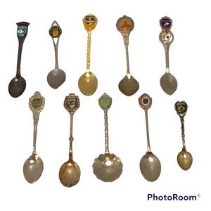 🍄 Bundle of 12 Assorted Spoons From Around the World.